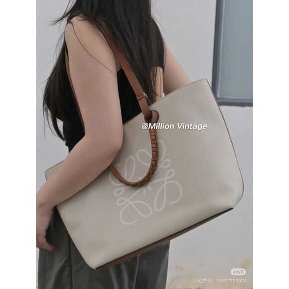 Loewe Women Pre-Loved Bag Very Good Condition - Picture 9 of 9